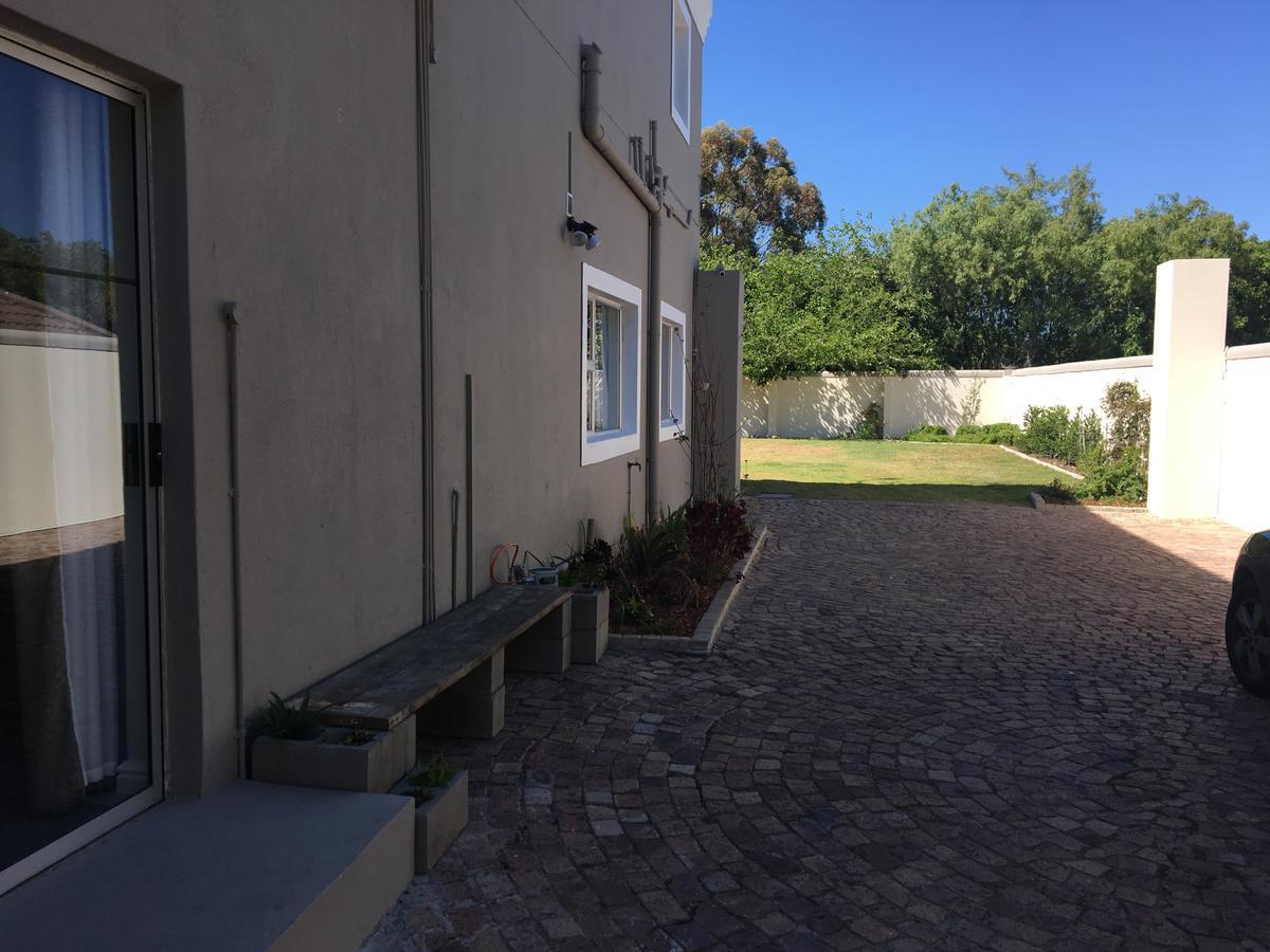 African Palm Cottage And Guesthouse Durbanville Exteriör bild