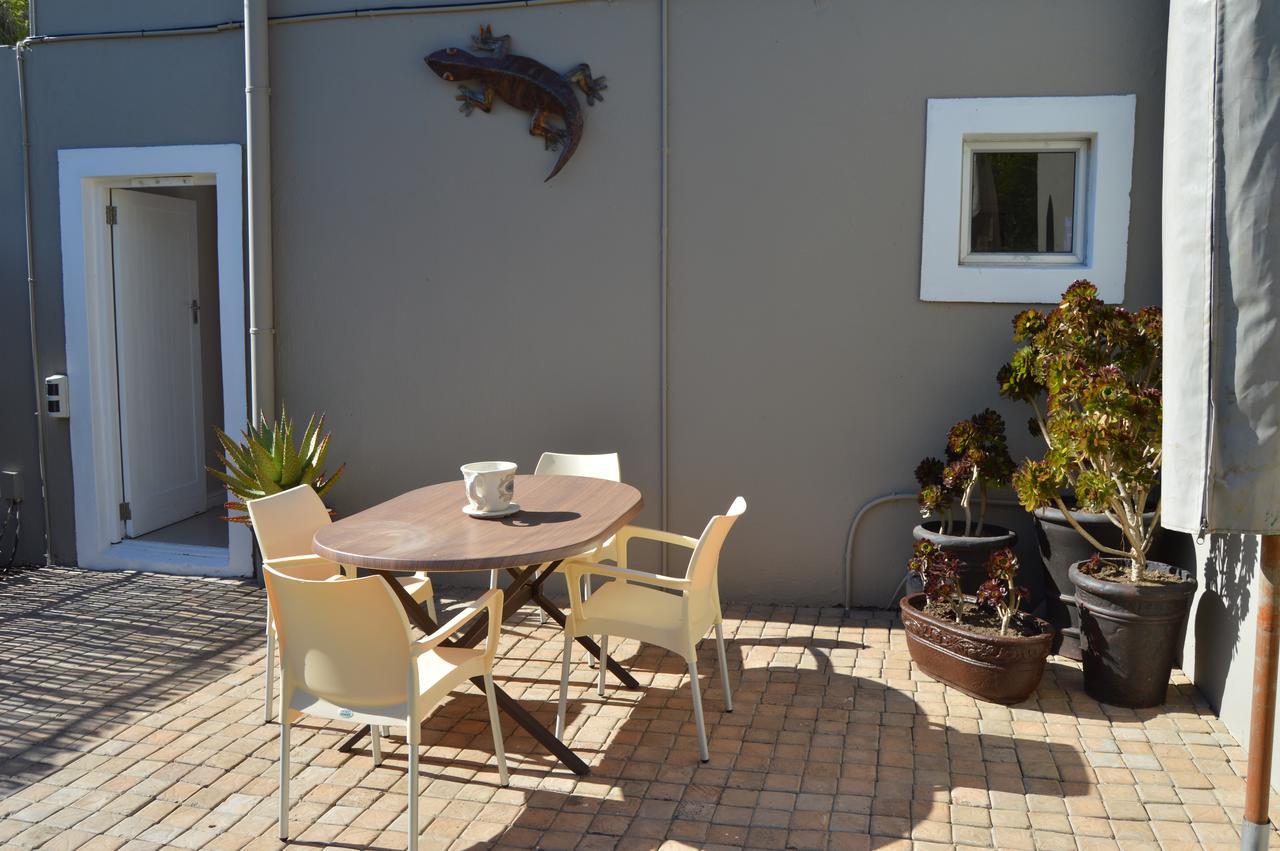 African Palm Cottage And Guesthouse Durbanville Exteriör bild