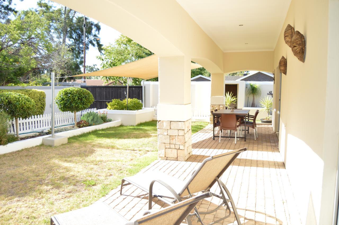African Palm Cottage And Guesthouse Durbanville Exteriör bild