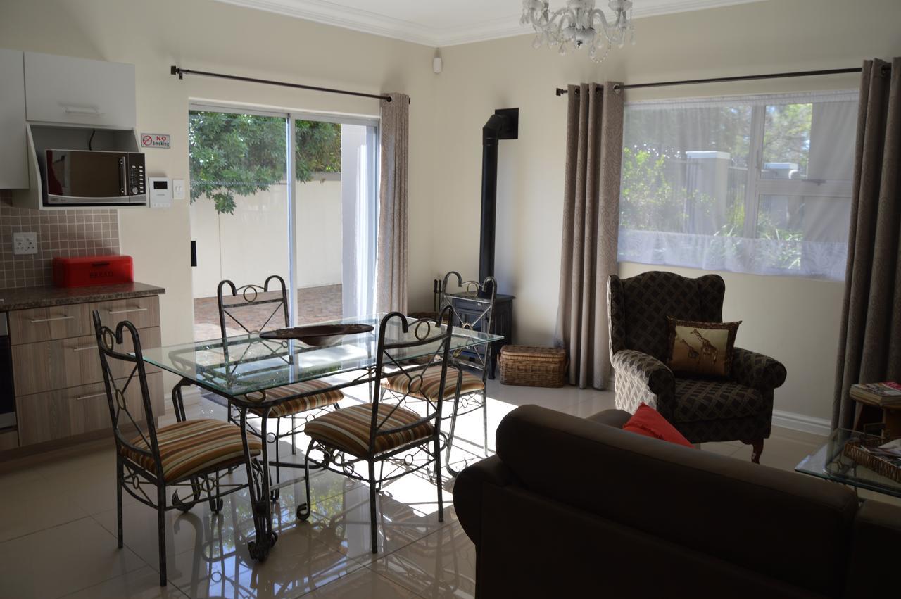 African Palm Cottage And Guesthouse Durbanville Exteriör bild