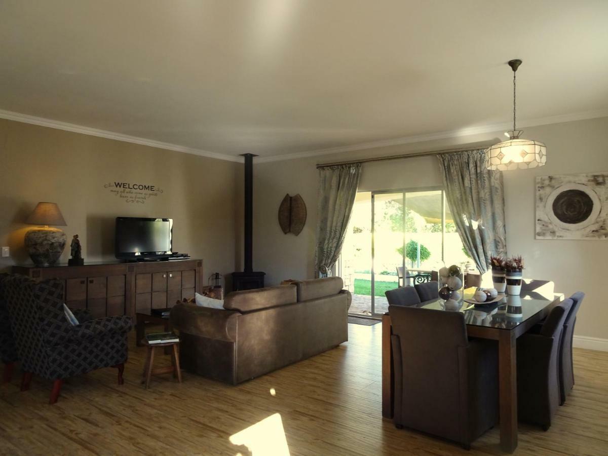 African Palm Cottage And Guesthouse Durbanville Exteriör bild